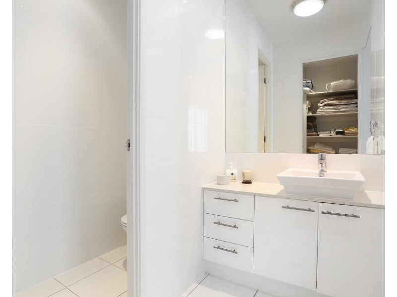 4025A The Boulevarde, Benowa QLD 4217