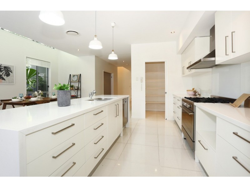 5023B Riverwood grove, Benowa QLD 4217