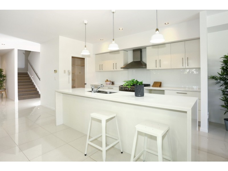 5023B Riverwood grove, Benowa QLD 4217