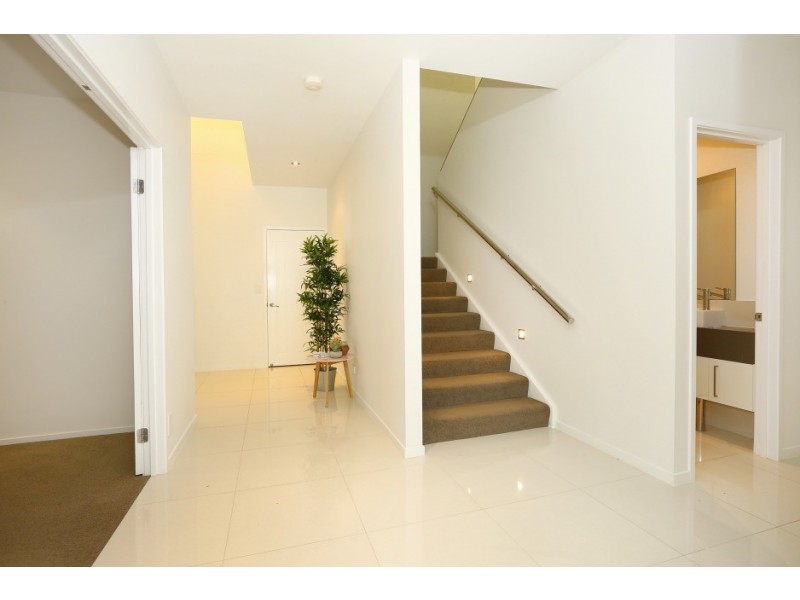 5023B Riverwood grove, Benowa QLD 4217