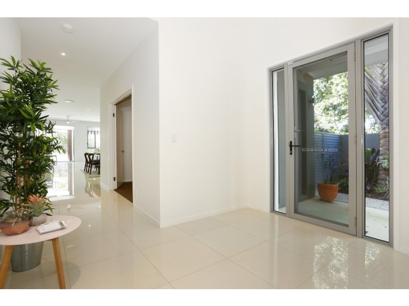 5023B Riverwood grove, Benowa QLD 4217