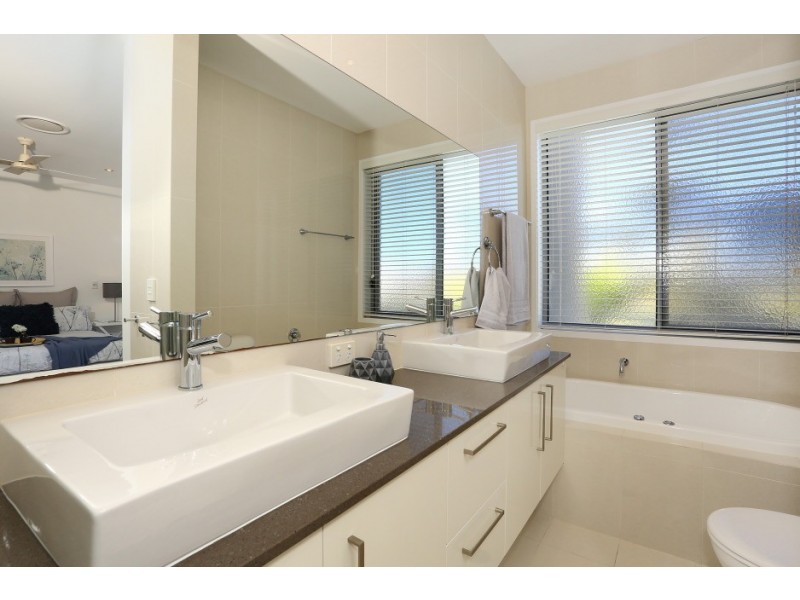 5023B Riverwood grove, Benowa QLD 4217