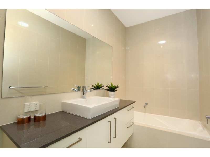 5023B Riverwood grove, Benowa QLD 4217