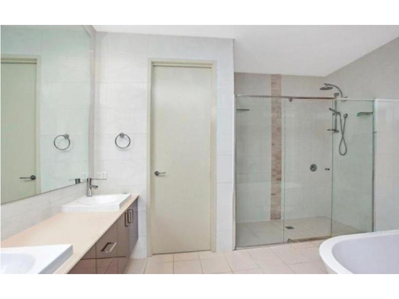 8007a Vista Drive, Benowa QLD 4217