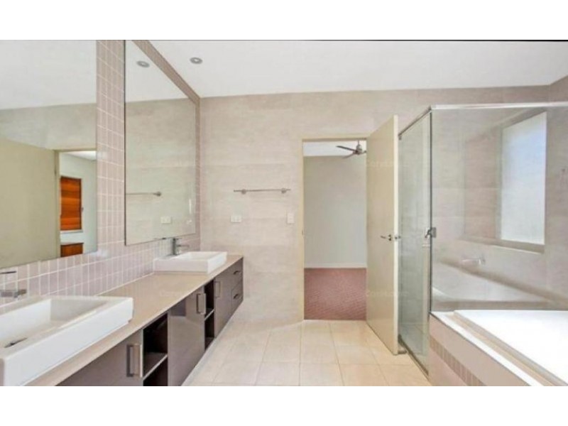 8007a Vista Drive, Benowa QLD 4217