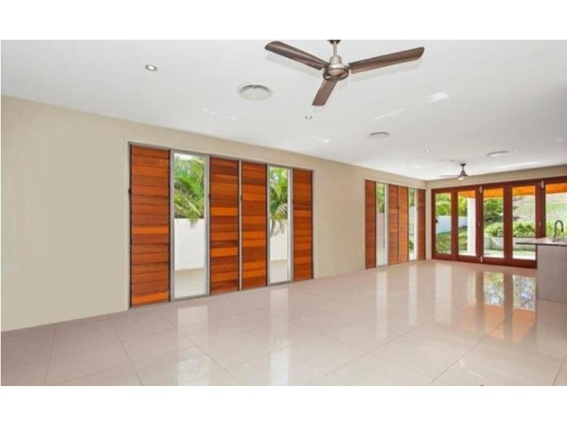 8007a Vista Drive, Benowa QLD 4217