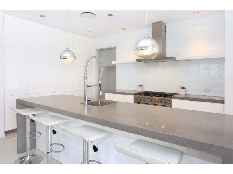 9003 Northview Parade, Benowa QLD 4217