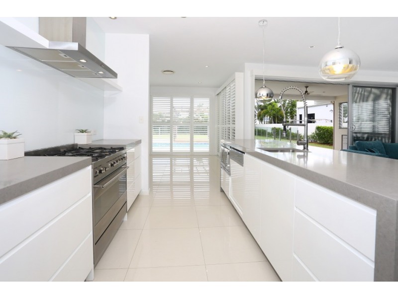 9003 Northview Parade, Benowa QLD 4217