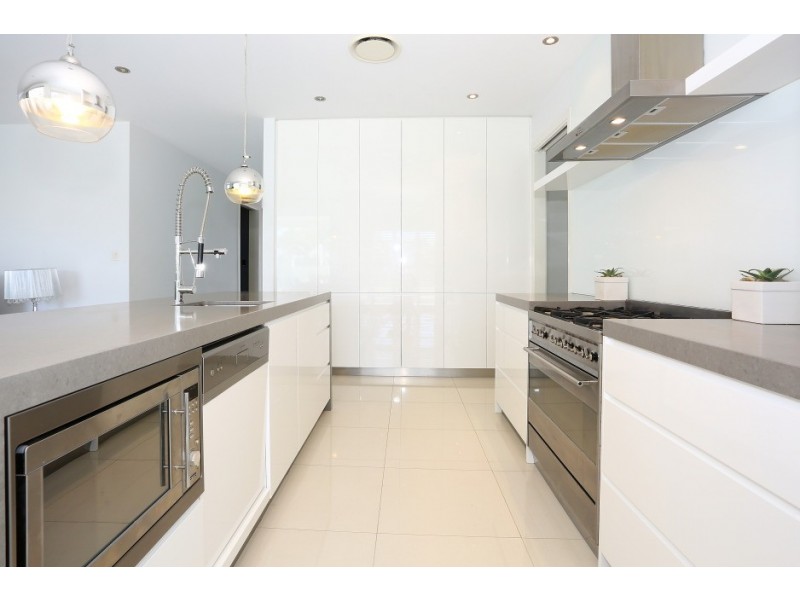 9003 Northview Parade, Benowa QLD 4217