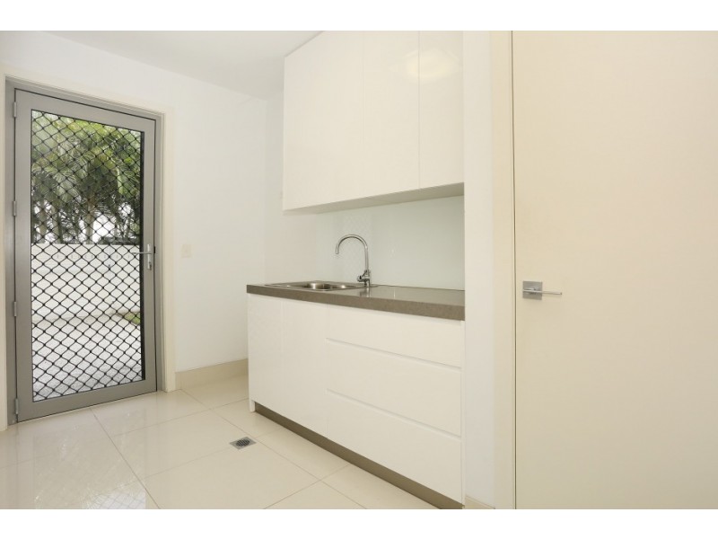 9003 Northview Parade, Benowa QLD 4217