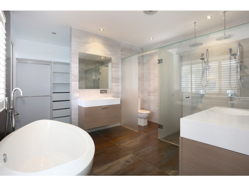 9003 Northview Parade, Benowa QLD 4217