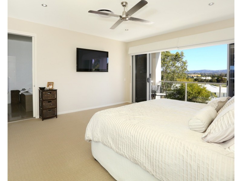 6026B Vista Drive, Benowa QLD 4217