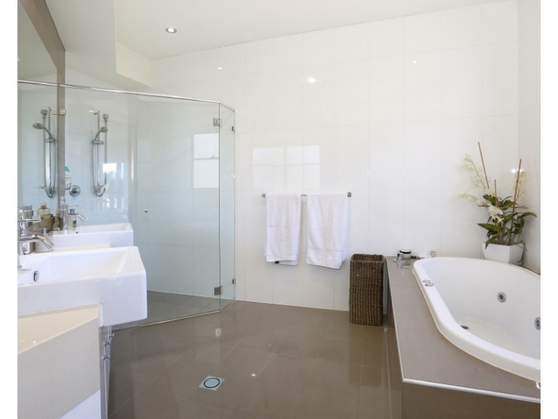 6026B Vista Drive, Benowa QLD 4217