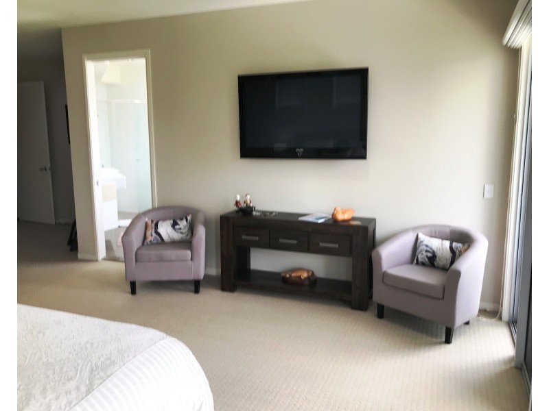 6026B Vista Drive, Benowa QLD 4217