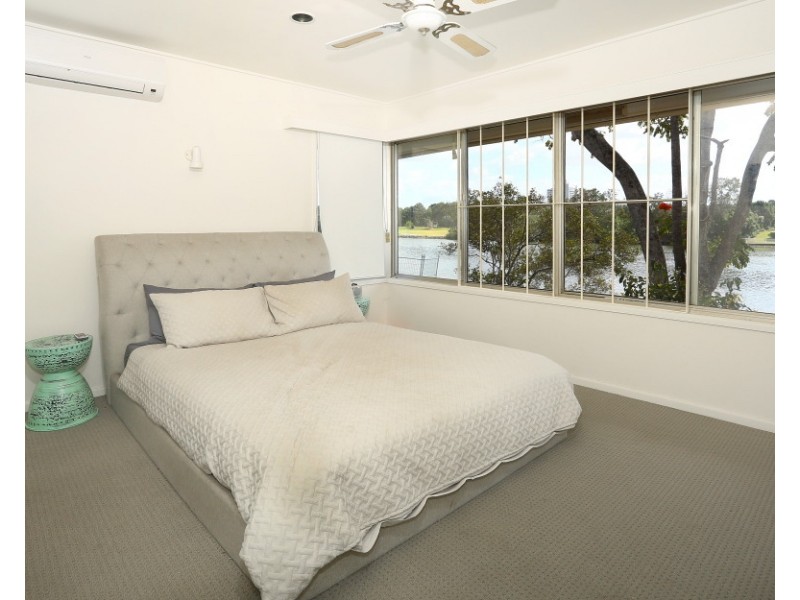 652 Nerang Broadbeach Road, Carrara QLD 4211