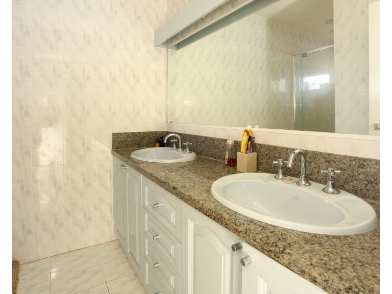 652 Nerang Broadbeach Road, Carrara QLD 4211