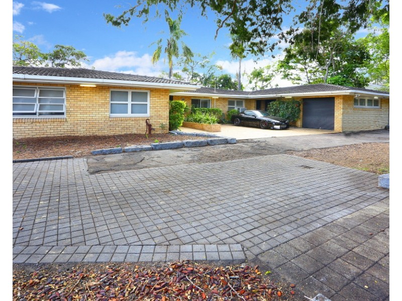 652 Nerang Broadbeach Road, Carrara QLD 4211