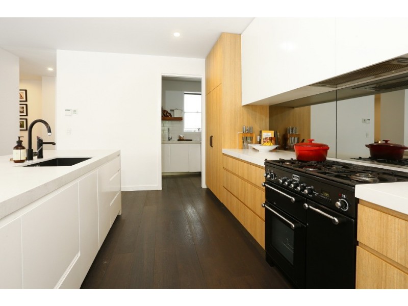 4005 The Boulevarde, Benowa QLD 4217