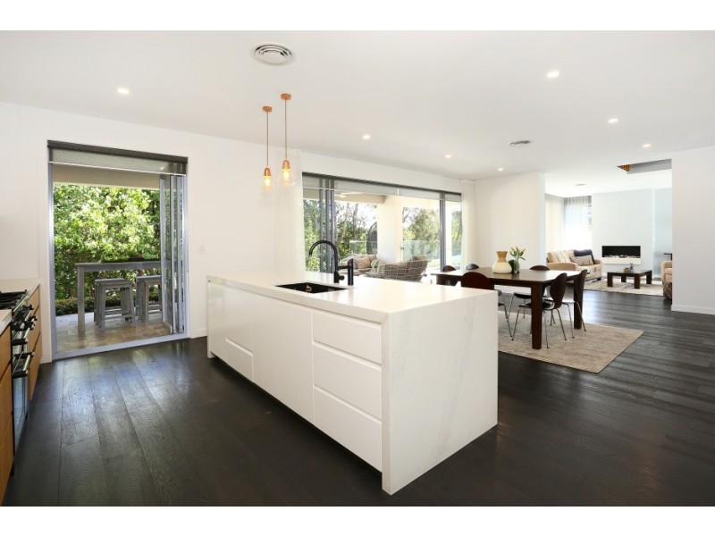 4005 The Boulevarde, Benowa QLD 4217