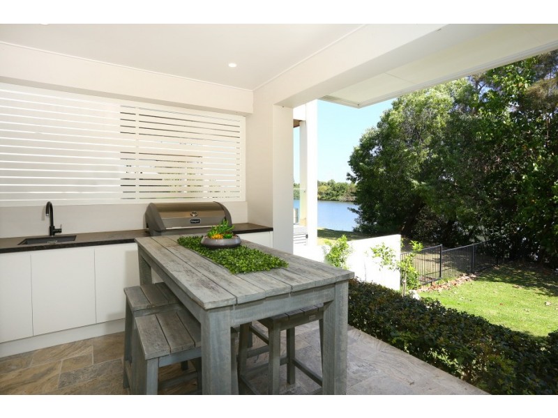 4005 The Boulevarde, Benowa QLD 4217