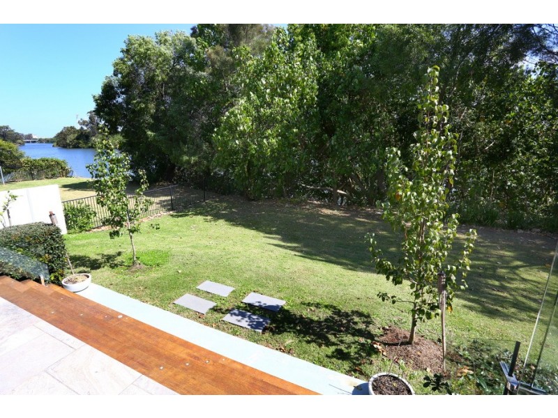 4005 The Boulevarde, Benowa QLD 4217