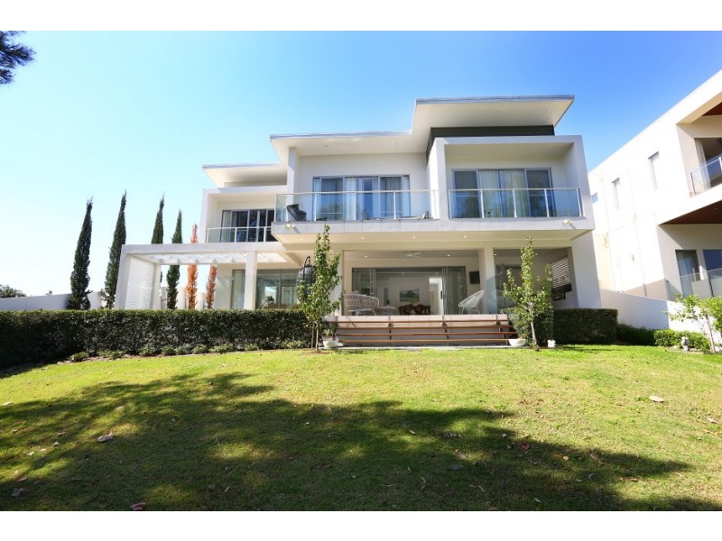 4005 The Boulevarde, Benowa QLD 4217