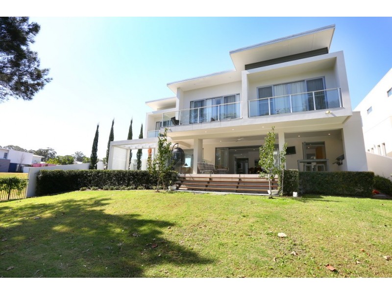 4005 The Boulevarde, Benowa QLD 4217