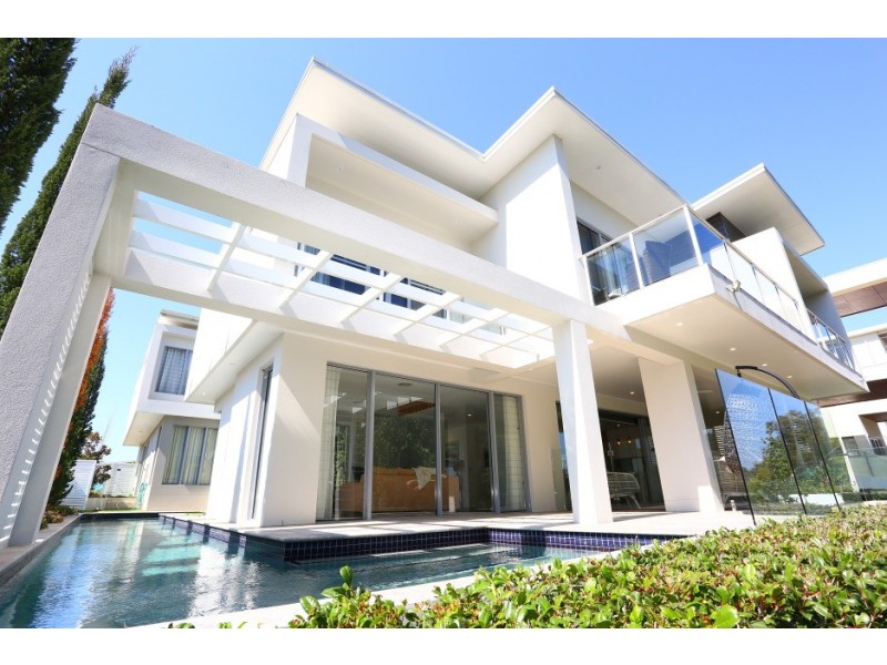 4005 The Boulevarde, Benowa QLD 4217