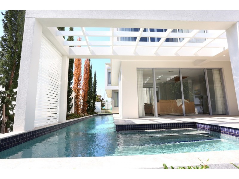 4005 The Boulevarde, Benowa QLD 4217