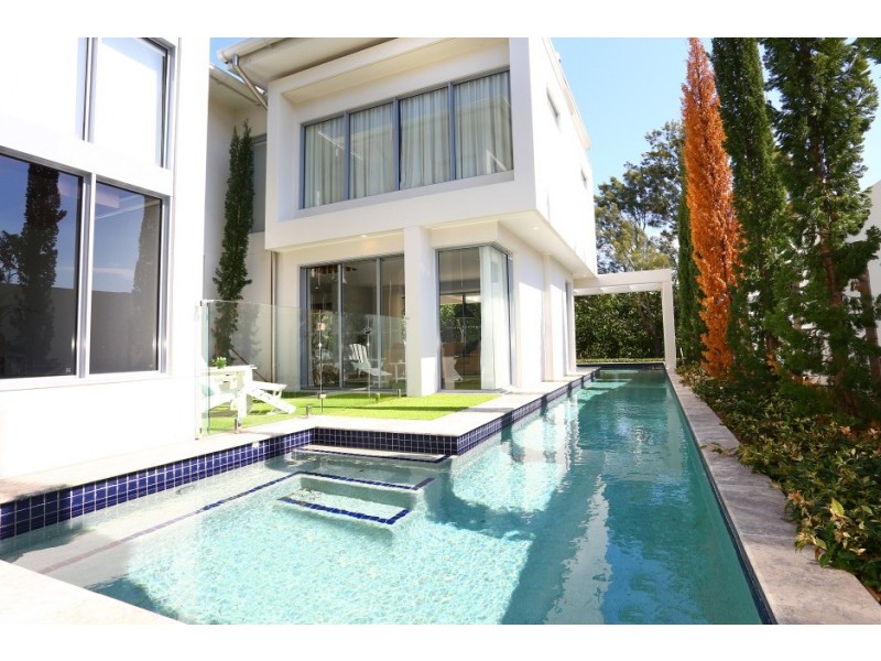 4005 The Boulevarde, Benowa QLD 4217