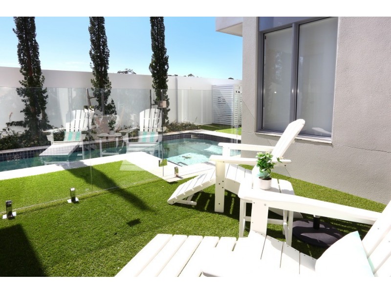 4005 The Boulevarde, Benowa QLD 4217