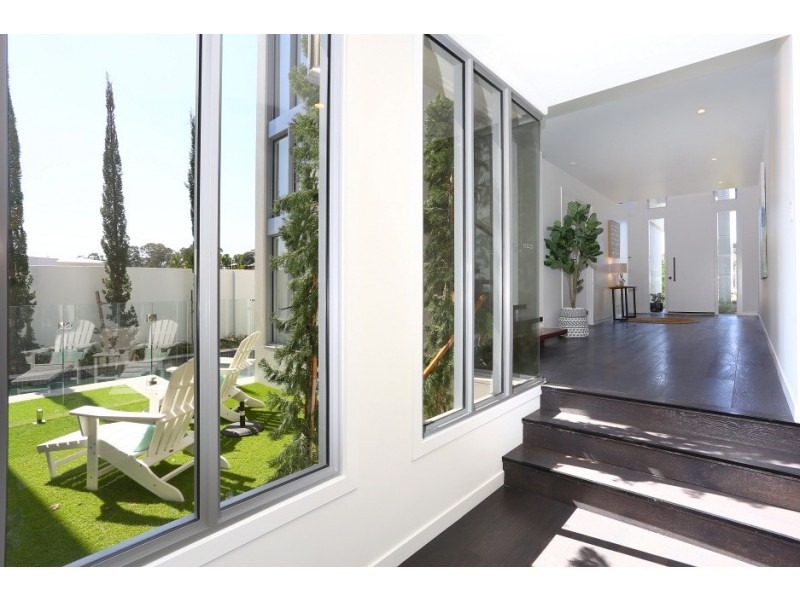 4005 The Boulevarde, Benowa QLD 4217