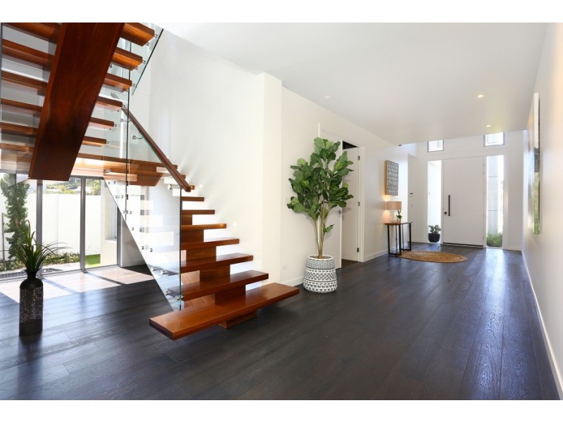 4005 The Boulevarde, Benowa QLD 4217