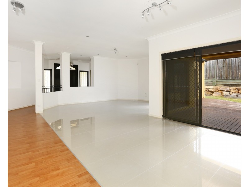 27 HILLRIDGE CRESCENT, Varsity Lakes QLD 4227