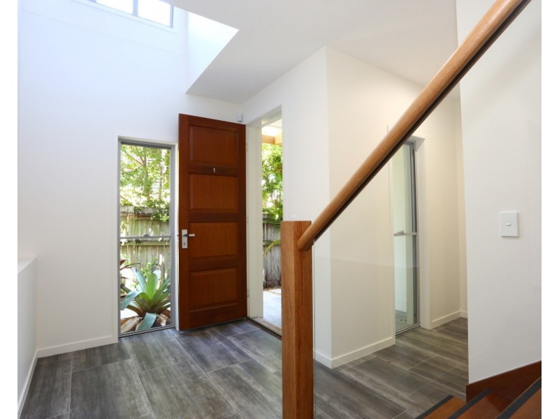 1/120 SLATYER AVENUE, Bundall QLD 4217