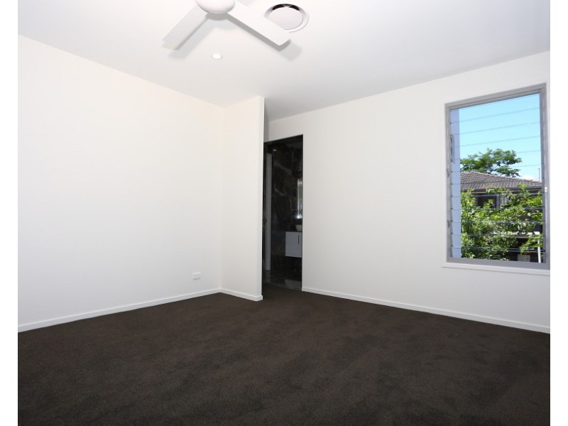 1/120 SLATYER AVENUE, Bundall QLD 4217