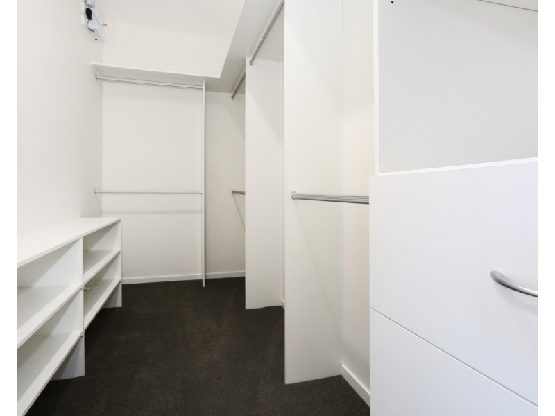 1/120 SLATYER AVENUE, Bundall QLD 4217