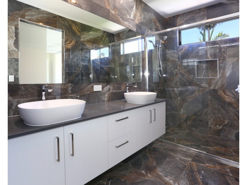 1/120 SLATYER AVENUE, Bundall QLD 4217