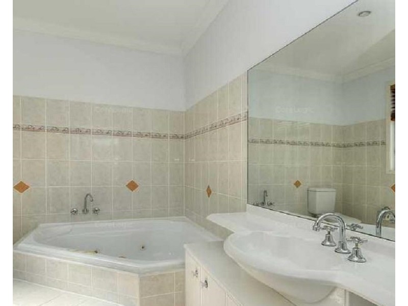 24 BLUE RIDGE CRESCENT, Varsity Lakes QLD 4227