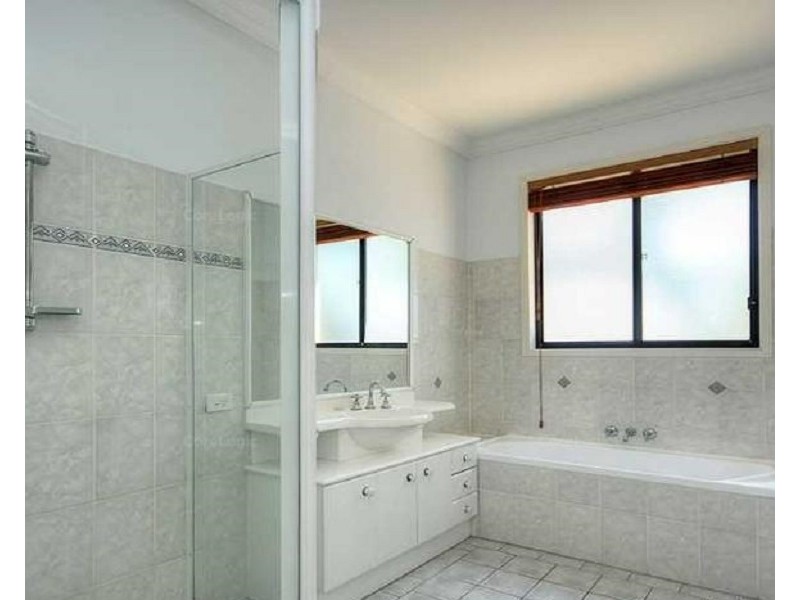 24 BLUE RIDGE CRESCENT, Varsity Lakes QLD 4227