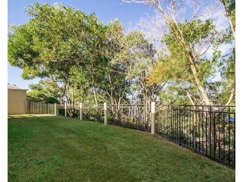 24 BLUE RIDGE CRESCENT, Varsity Lakes QLD 4227