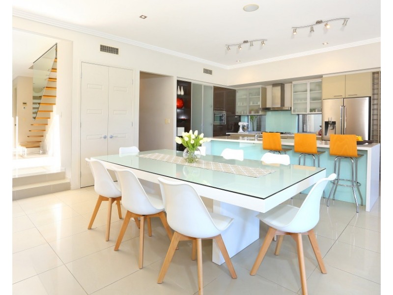 1024 LAKEVIEW TERRACE, Benowa QLD 4217