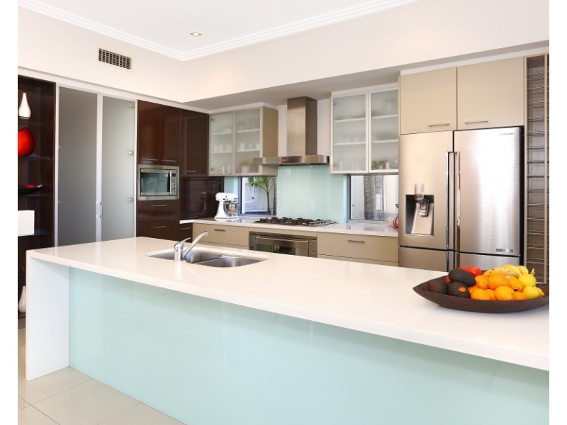 1024 LAKEVIEW TERRACE, Benowa QLD 4217