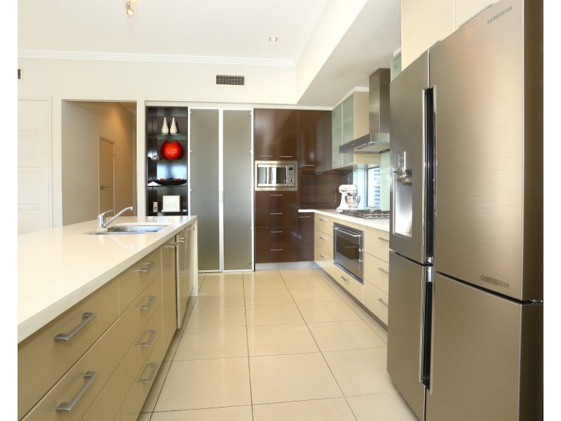 1024 LAKEVIEW TERRACE, Benowa QLD 4217