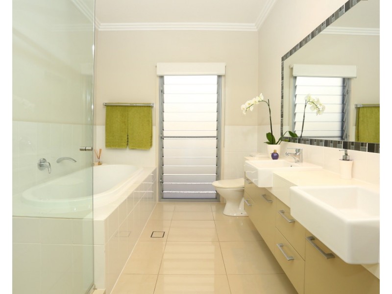 1024 LAKEVIEW TERRACE, Benowa QLD 4217