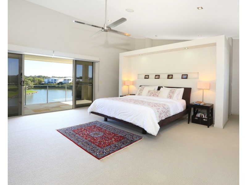 1024 LAKEVIEW TERRACE, Benowa QLD 4217