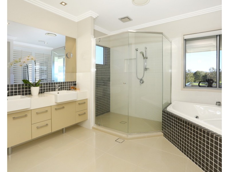 1024 LAKEVIEW TERRACE, Benowa QLD 4217