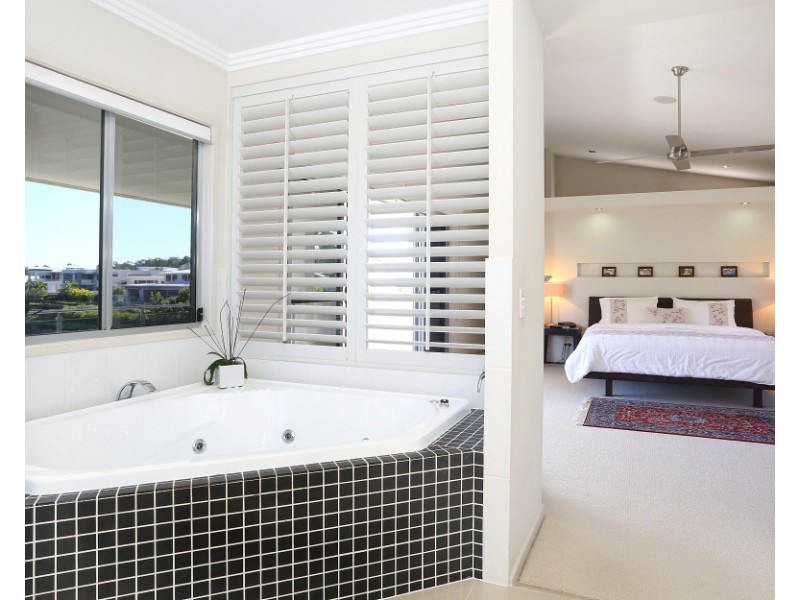 1024 LAKEVIEW TERRACE, Benowa QLD 4217