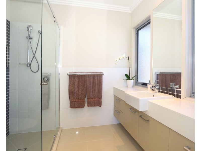 1024 LAKEVIEW TERRACE, Benowa QLD 4217