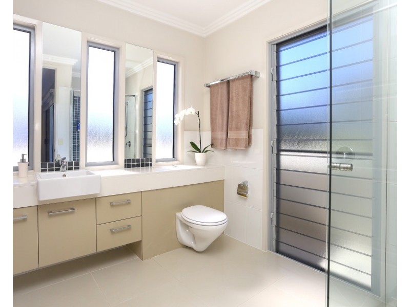 1024 LAKEVIEW TERRACE, Benowa QLD 4217